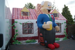 abraham-op-bierpul-attractieverhuurpronk.nl