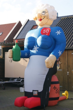 sarah-op-wijnvat-attractieverhuurpronk.nl